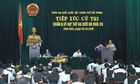 PM Nguyen Xuan Phuc  mengadakan kontak dengan para pemilih kota Hai Phong