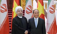 PM Nguyen Xuan Phuc bertemu dengan Presiden Iran, Hassan Rouhani