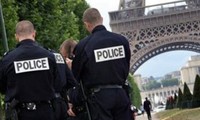 Polisi Perancis membuat dokumen untuk mengikuti 15 000 orang Islam ekstrimis