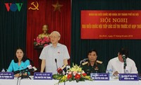 Sekjen KS PKV, Nguyen Phu Trong mengadakan kontak dengan para pemilih kabupaten kota Ba Dinh, kota Hanoi