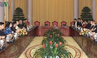 Wapres Vietnam, Ibu Dang Thi Ngoc Thinh menerima   Gabungan Asosiasi-Asosiasi  UNESCO  Vietnam