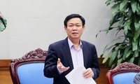 Deputi PM Vietnam, Vuong Dinh Hue mengadakan temu kerja dengan Badan Pengarahan tentang Penyelenggaraan Harga