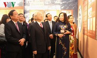 Sekjen  KS PKV, Nguyen Phu Trong menghadiri upacara pembukaan pameran: “Sekjen  KS PKV Truong Chinh-murid  terkemuka dari Presiden Ho Chi Minh”