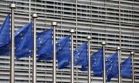 Uni Eropa memperingatkan  Inggeris supaya menghentikan perundingan perdagangan dengan pihak ketiga 