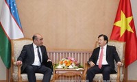 Deputi PM Vietnam, Trinh Dinh Dung menerima Deputi PM Uzbekistan, Mirzaev Zoiyr
