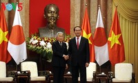 Presiden Vietnam, Tran Dai Quang memimpin upacara penyambutan  dan kontak dengan Kaisar Jepang dan Permaisuri