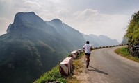 Kira-kira 450 atlet Vietnam dan internasional  ikut turnamen lari semi maratong: “Jalan berbahagia”