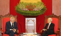 Sekjen KS PKV, Nguyen Phu Trong menerima Presiden Republik Czech, Milos Zeman