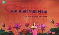 Banyak aktivitas  sehubungan dengan Hari Keluarga Vietnam (28 Juni)