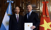 Presiden Argentina, Mauricio Macri memberikan apresiasi tinggi terhadap prestasi ekonomi Vietnam