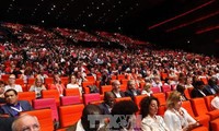 Konferensi Internasional tentang penyakit AIDS di Paris