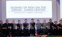 ASEAN dan 10 negara mitra mengesahkan banyak  orientasi besar  untuk bersama-sama berkembang