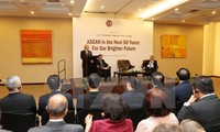 Sekjen KS PKV, Nguyen Phu Trong mengadakan ceramah di Pusat Pengkajian Strategi dan Internasional Indonesial