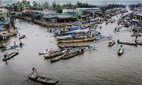 Pasar terapung Nga Nam kaya dengan budaya air daerah dataran rendah sungai Mekong