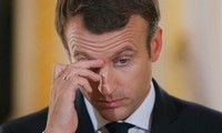 Prosentase pemilih Perancis yang mendukung Presiden Emmanuel Macron terus berkurang drastis