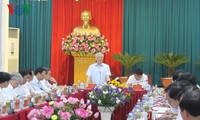 Sekjen KS PKV, Nguyen Phu Trong  melakukan kunjungan kerja di provinsi Nghe An