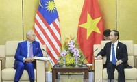 Presiden Vietnam, Tran Dai Quang menemui para pemimpin dari perekonomian- perekonomian APEC sehubungan dengan Pekan Tingkat Tinggi APEC 2017