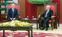 Sekjen  KS PKV, Nguyen Phu Trong menerima Presiden AS, Donald Trump