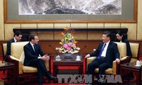 Presiden Perancis, Emmanuel Macron melaksanakan “diplomasi  kuda” terhadap Tiongkok