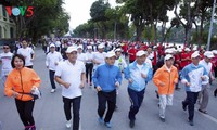 Menyelenggarakan “Hari Lari Olimpiade demi kesehatan seluruh rakyat tahun 2018”