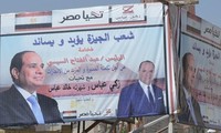 Para pemilih Mesir memberikan suara untuk memilih  Presiden