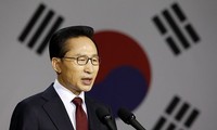 Mantan Presiden Republik Korea, Lee Myung-bak resmi dibawa ke  depan pengadilan