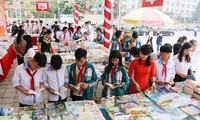 Festival Buku Bumi Leluhur dan pameran foto artistik tentang kampung halaman dan manusia Provinsi Phu Tho