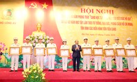 Enam ajaran  Presiden Ho Chi Minh  selalu menjadi pedoman bagi semua aksi  pasukan keamanan publik rakyat