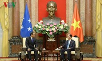 Presiden Viet Nam, Tran Dai Quang menerima Ketua Parlemen Federasi Mikronesia, Wesley W.Simina