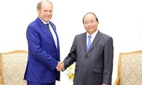 PM Viet Nam, Nguyen Xuan Phuc menerima Presiden Direktur Grup Generali, Italia