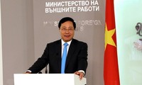Deputi PM, Menlu Vietnam, Pham Binh Minh melakukan kunjungan resmi di Romania