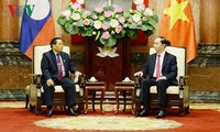 Presiden Viet Nam, Tran Dai Quang menerima Wakil Ketua Parlemen  Laos, Sengsouane Sayalat
