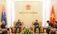 Letnan Jenderal Phan Van Giang menerima Wakil Panglima Pasukan Pertahanan Selandia Baru