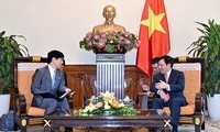 Deputi PM, Menlu Viet Nam Pham Binh Minh menerima Sekretaris Negara Kemlu Jepang, Kazuyuki Nakane