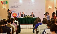 Menyosialisasikan Forum Ekonomi Dunia tentang ASEAN (WEF-ASEAN)