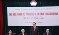 Komite Persatuan Umat Katolik   Viet Nam mengembangkan peranan  menjembatani  agama dan kehidupan