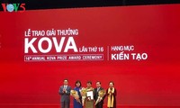 Menyampaikan  Penghargaan Kova ke-16-tahun 2018