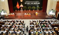 Pembukaan persidangan  Dewan Rakyat Kota Ha Noi dan Kota Ho Chi Minh