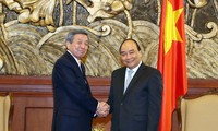 PM Viet Nam, Nguyen Xuan Phuc  menerima penjabat Sekjen Partai Liberal Demokrat Jepang, Motoo Hayashi