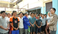 Kedutaan Besar  Vietnam di Indonesia datang mengunjungi dan mengucapkan selamat  Hari Raya Tet-2019 kepada kaum nelayan Viet Nam
