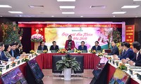 Ketua MN Viet Nam Nguyen Thi Kim Ngan  mengunjungi Bank Vietcombank, HDBank dan VietJet Air