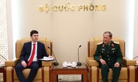 Letnan Jenderal Be Xuan Truong, Deputi Menhan Viet Nam menerima Deputi Menlu Republik Czech