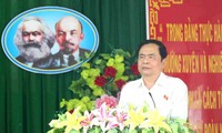 Ketua Pengurus Besar Front Tanah Air Viet Nam, Tran Thanh Man mengadakan kontak dengan para pemilih Kota Can Tho