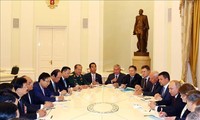 PM Viet Nam, Nguyen Xuan Phuc mengadakan pertemuan dengan Presiden Rusia, Vladimir Putin