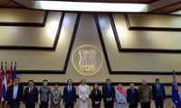Australia berkomitmen akan membantu ASEAN membangun Komunitas dan melaksanakan  Visi ASEAN  2025