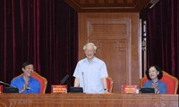 Sekjen, Presiden Viet Nam, Nguyen Phu Trong menerima para anggota partai muda yang tipikal di seluruh negeri yang berlajar dan bertindak sesuai dengan ajaran Presiden Ho Chi Minh