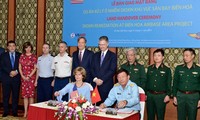 AS dan Vietnam menandatangani berita acara serahterima lapangan untuk mulai menangani  zat Dioxin di Bandara  Bien Hoa