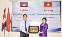 Vietnam  dan Kamboja  berbagi pengalaman tentang pekerjaan tentang agama