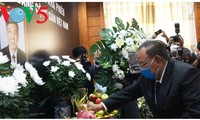 Pemimpin dari beberapa negara dan sahabat internasional telah  datang ke upacara penghormatan terakhir kepada Sekjen Le Kha Phieu