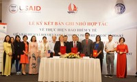 Asuransi Sosial Vietnam  bekerja sama dengan Badan Pembangunan  Internasional Amerika Serikat  di sektor  asuransi   kesehatan